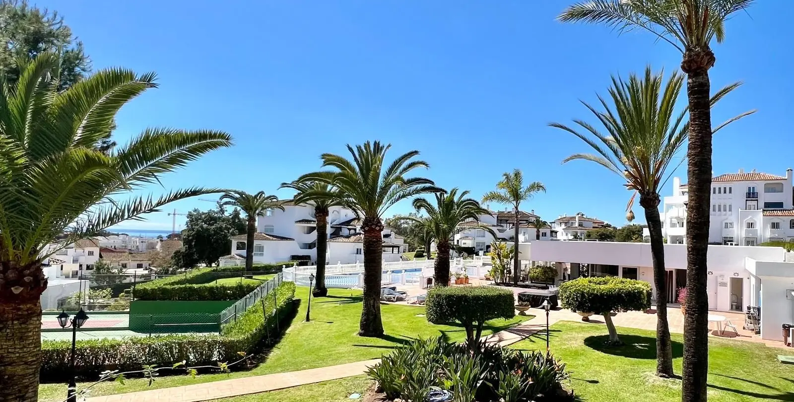 Продажа апартаментов на среднем этаже в Elviria 27