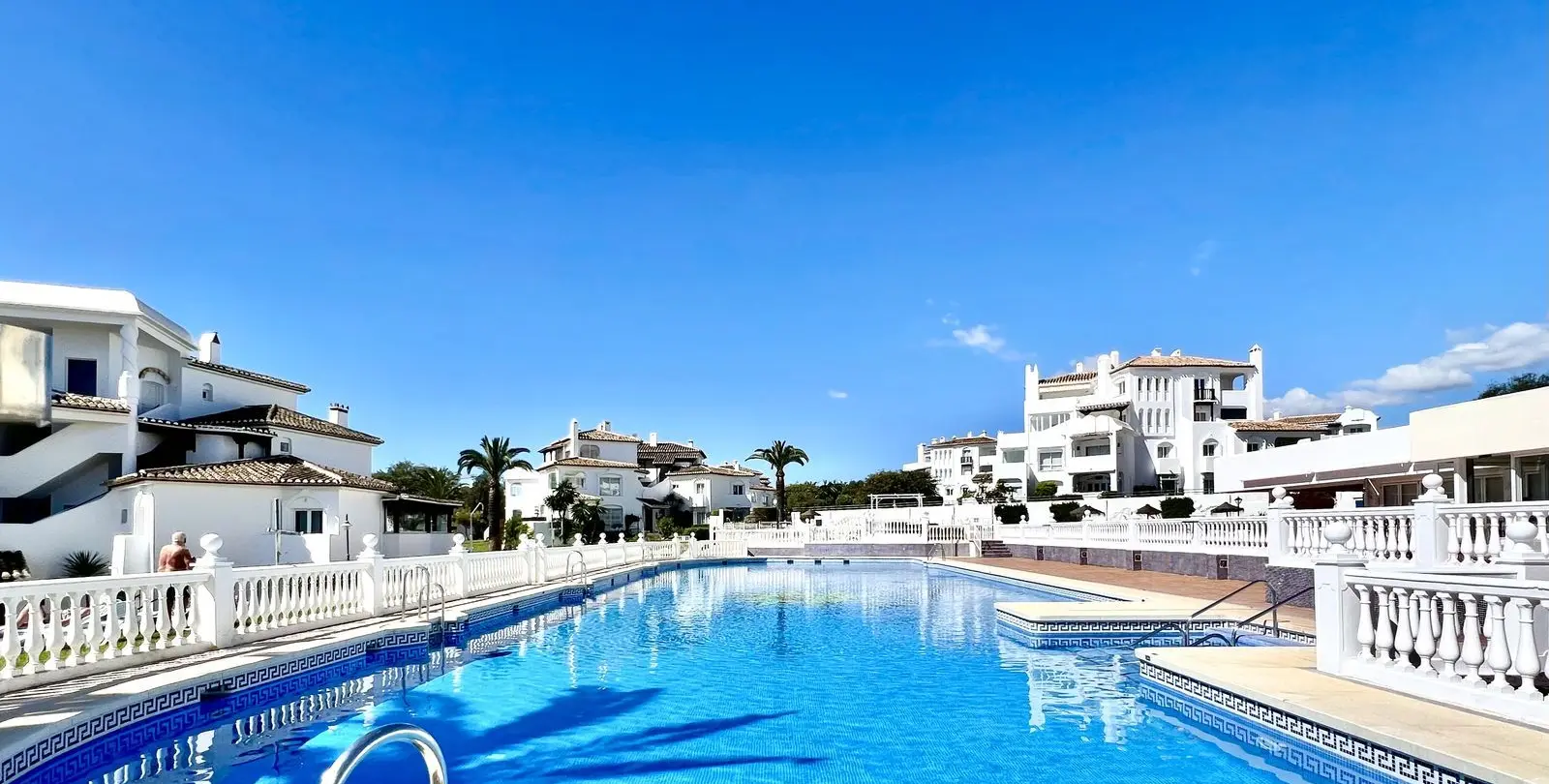 Продажа апартаментов на среднем этаже в Elviria 30