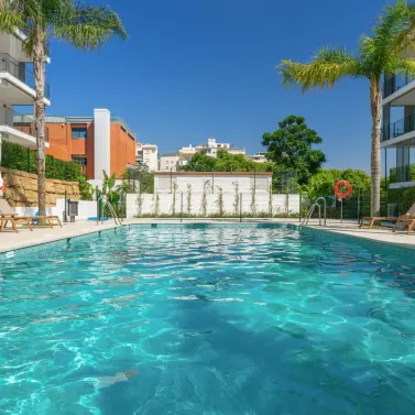 Продажа апартаментов на среднем этаже в Estepona