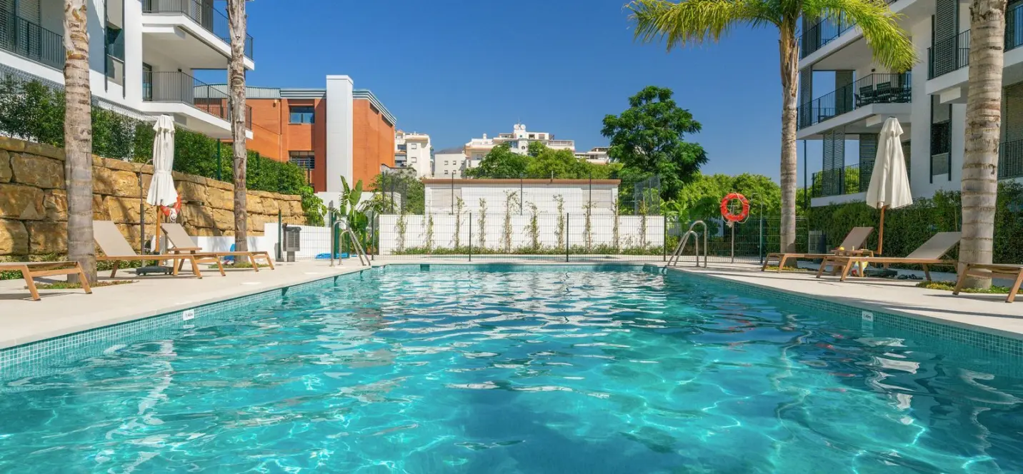 Sale of middle floor apartment in Estepona 0