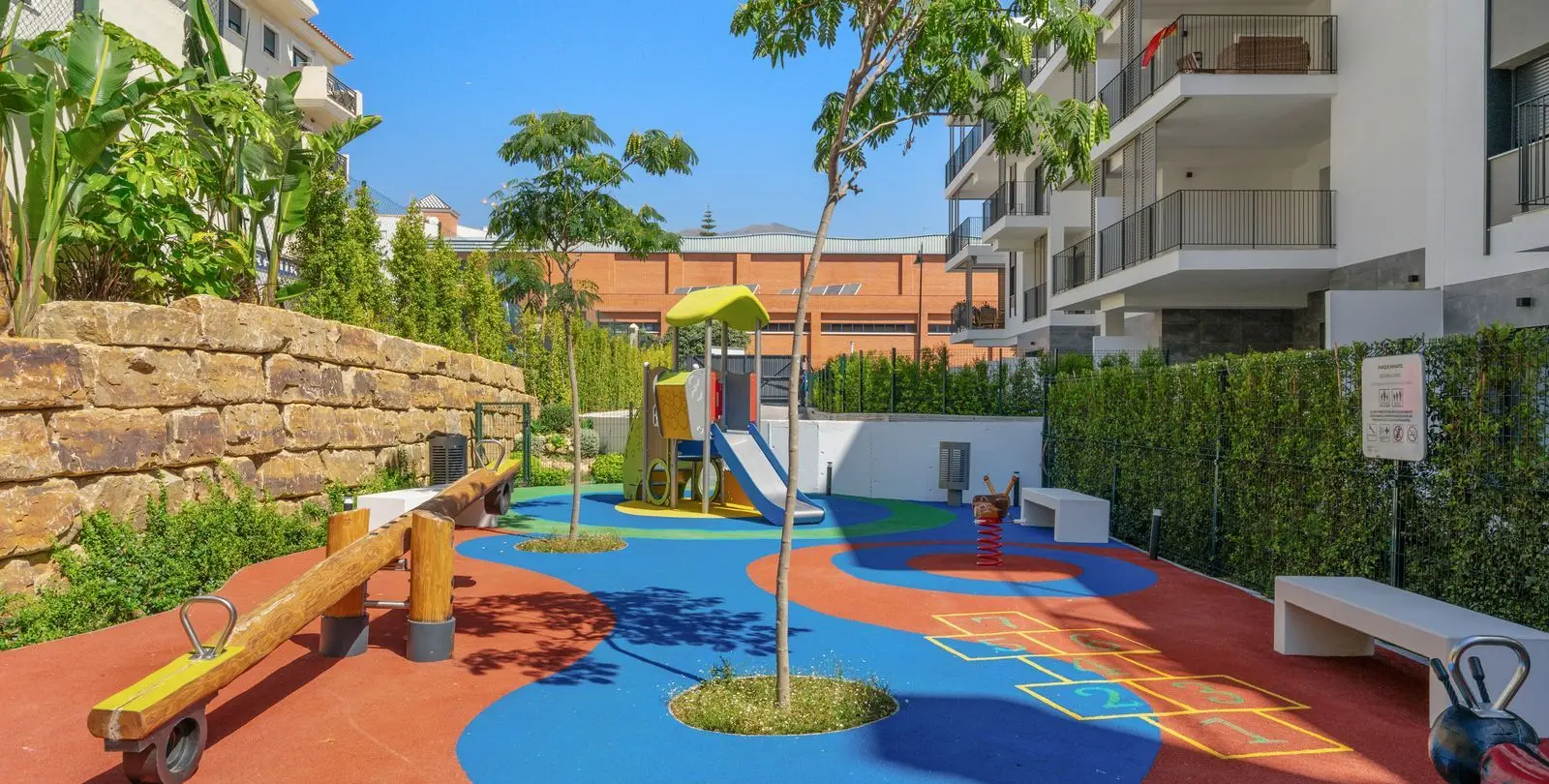 Sale of middle floor apartment in Estepona 4