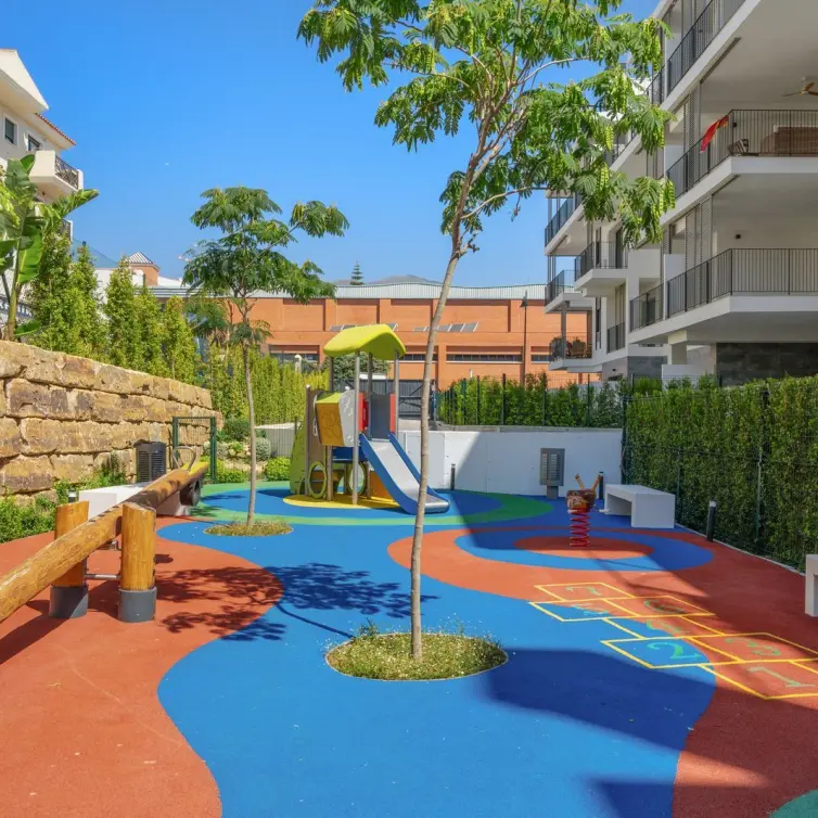 Sale of middle floor apartment in Estepona