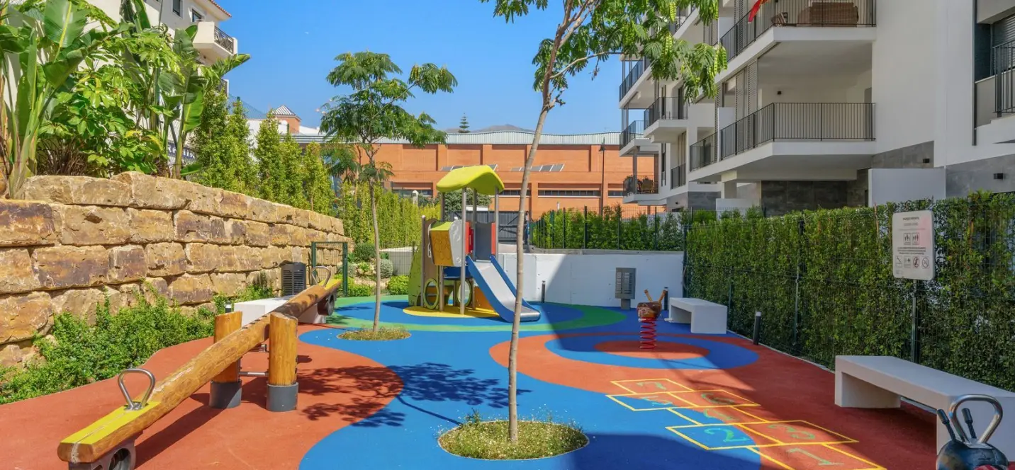 Sale of middle floor apartment in Estepona 3