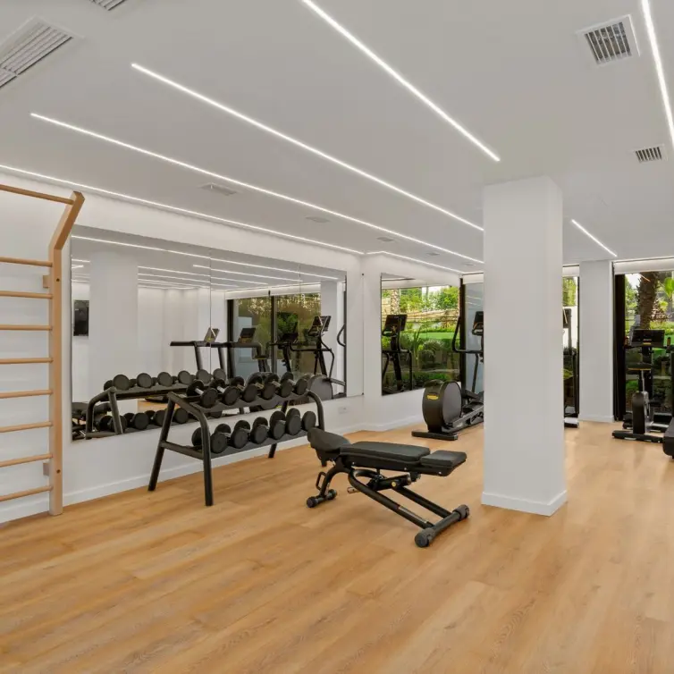 Sale of middle floor apartment in Estepona