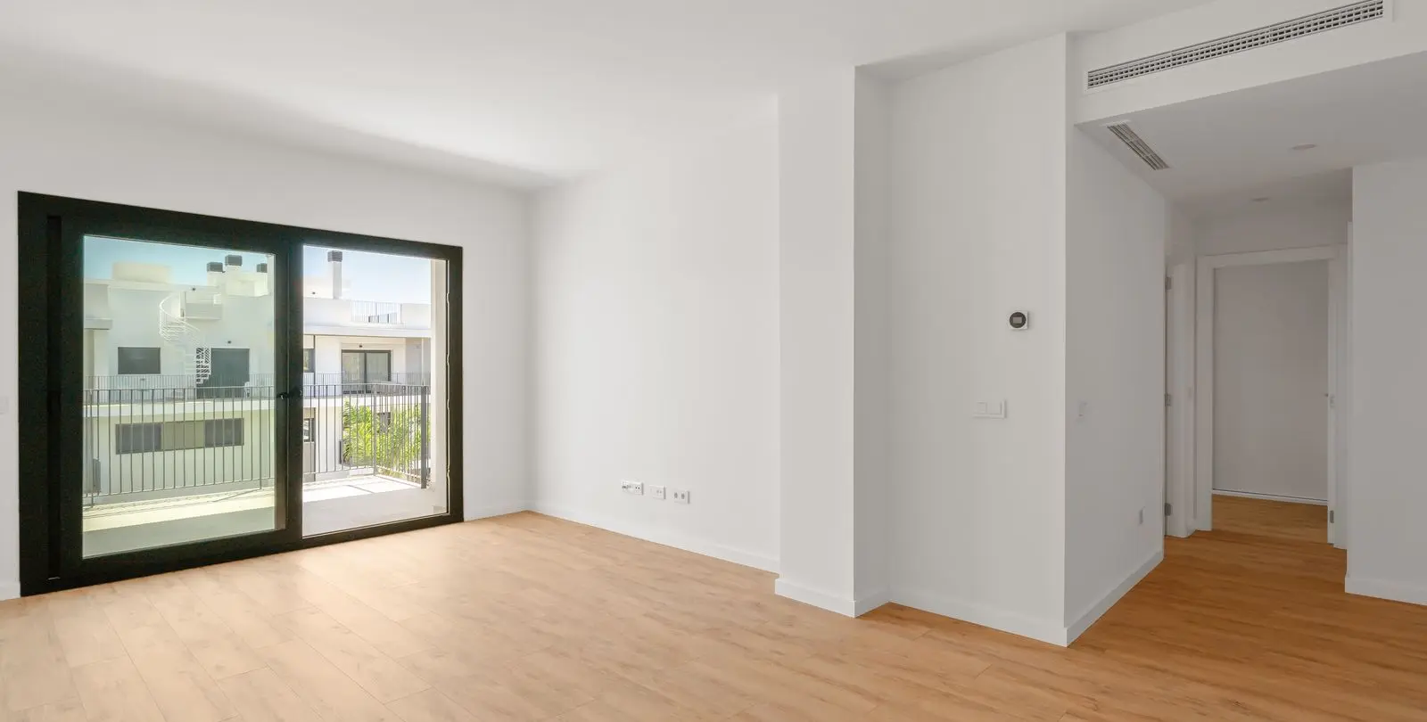 Sale of middle floor apartment in Estepona 12