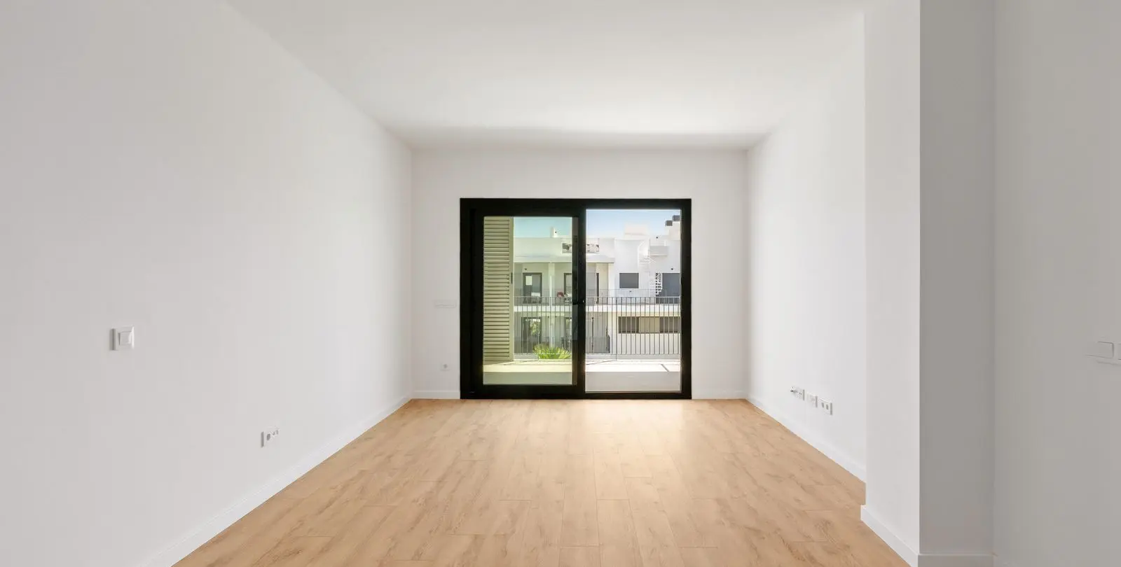 Sale of middle floor apartment in Estepona 13