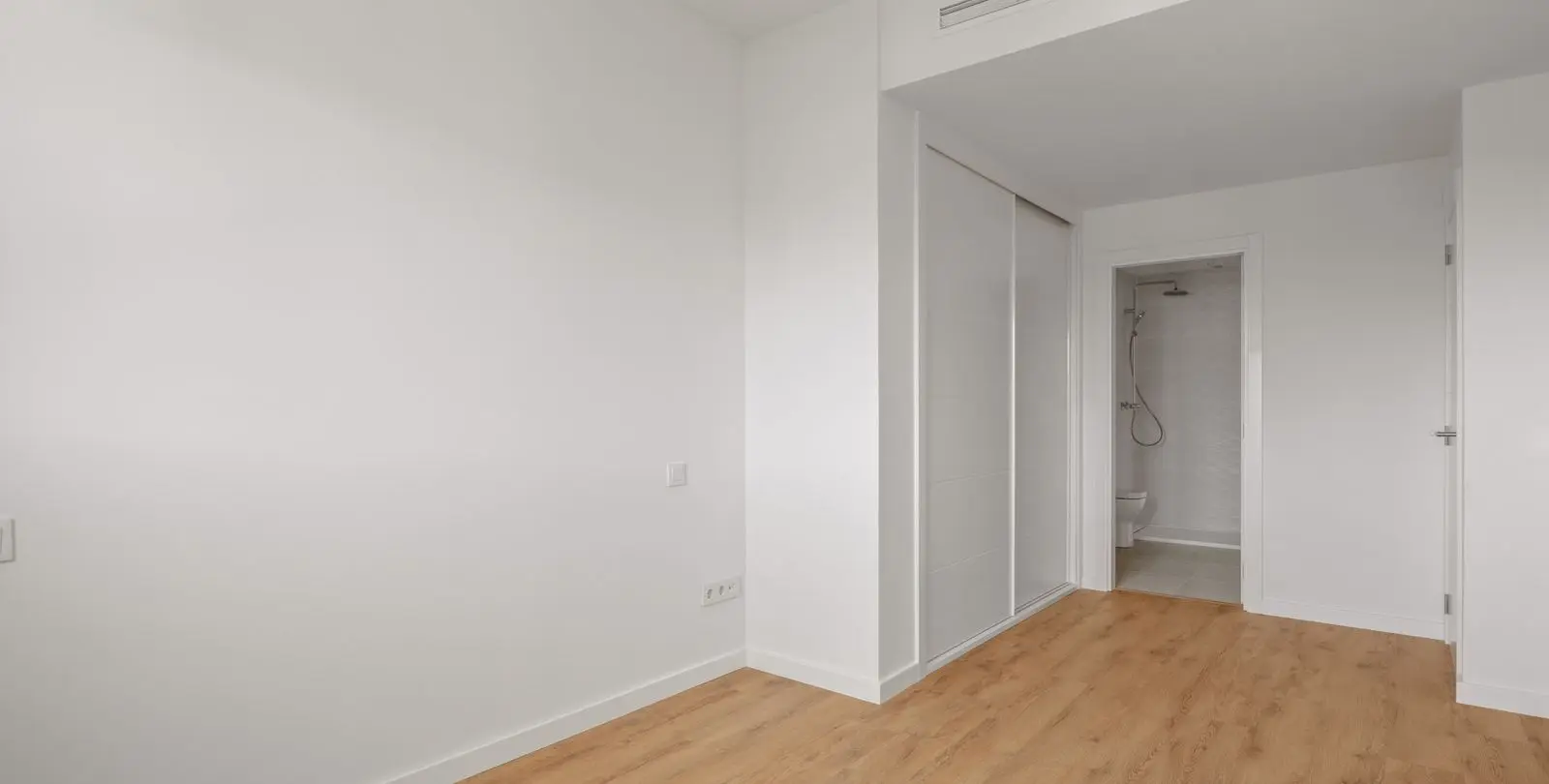 Sale of middle floor apartment in Estepona 17