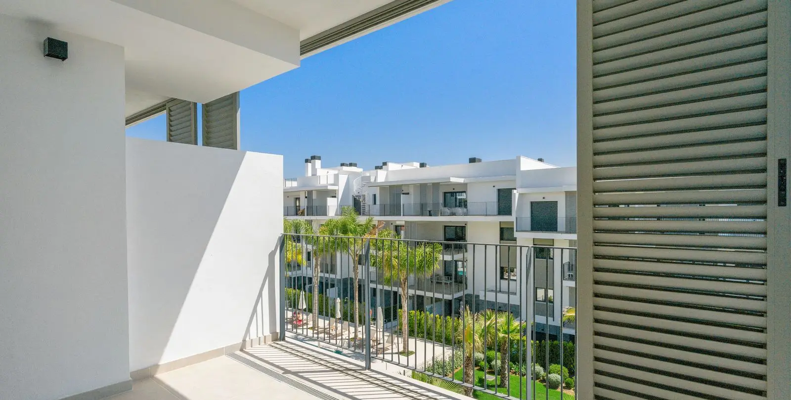 Sale of middle floor apartment in Estepona 22