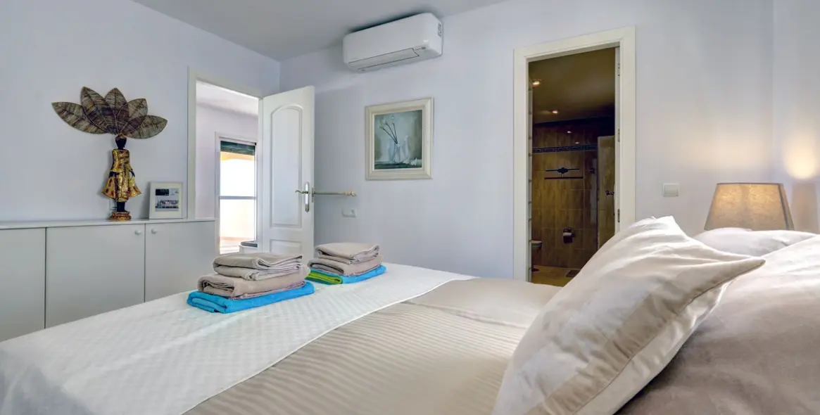 Sale of penthouse in Torrequebrada 28