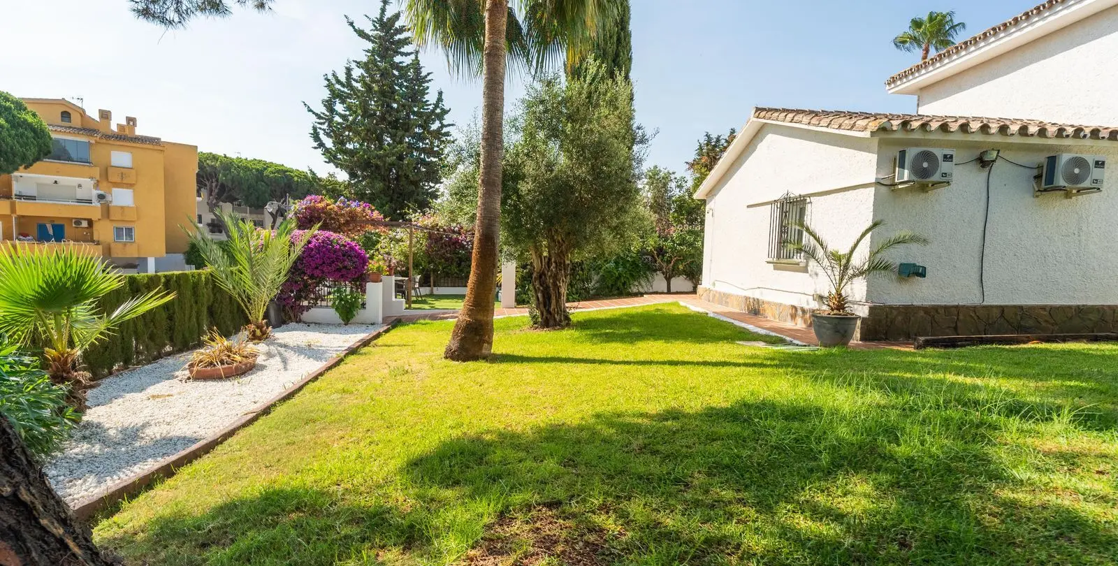 Venta de villa independiente en Calahonda 3