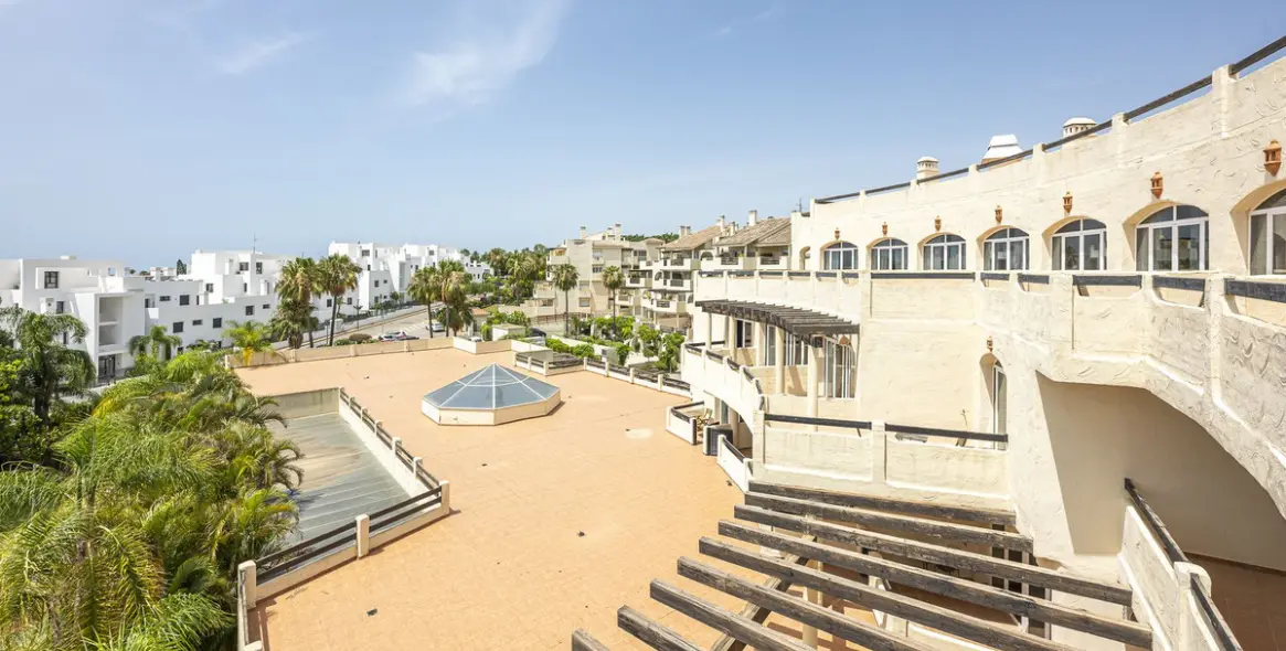Продажа коммерческого помещения в El Paraiso 5