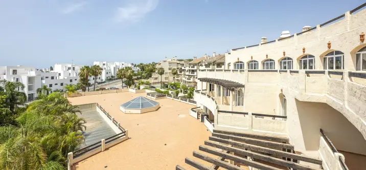 Sale of commercial premises in El Paraiso 4