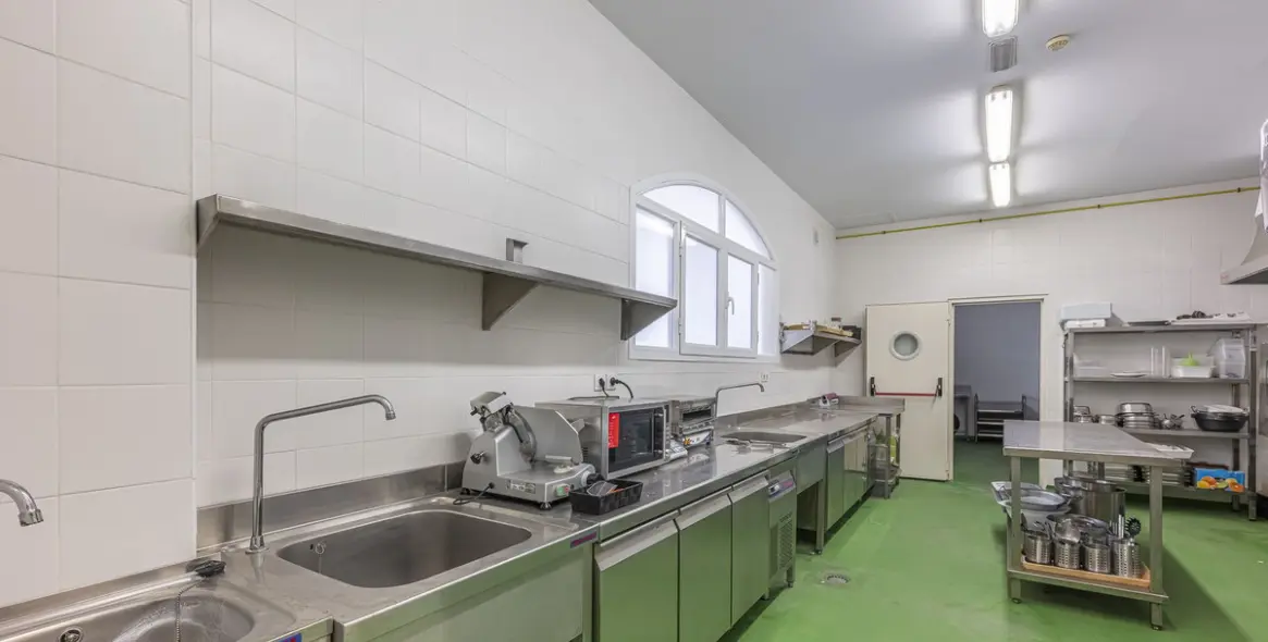 Продажа коммерческого помещения в El Paraiso 6