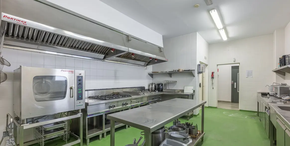 Продажа коммерческого помещения в El Paraiso 7