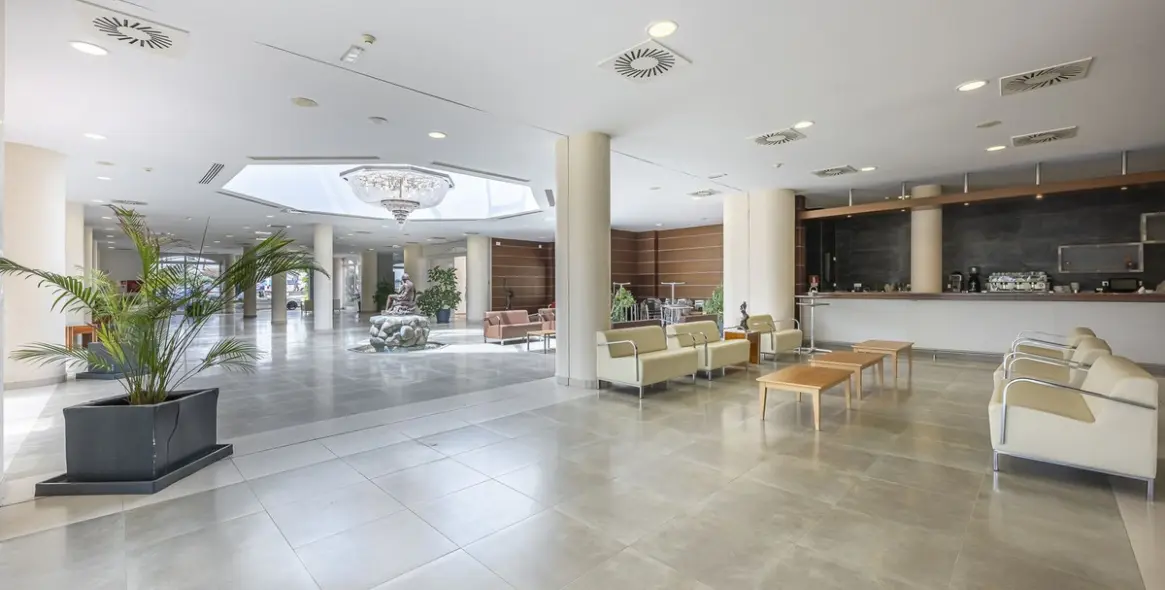 Продажа коммерческого помещения в El Paraiso 15