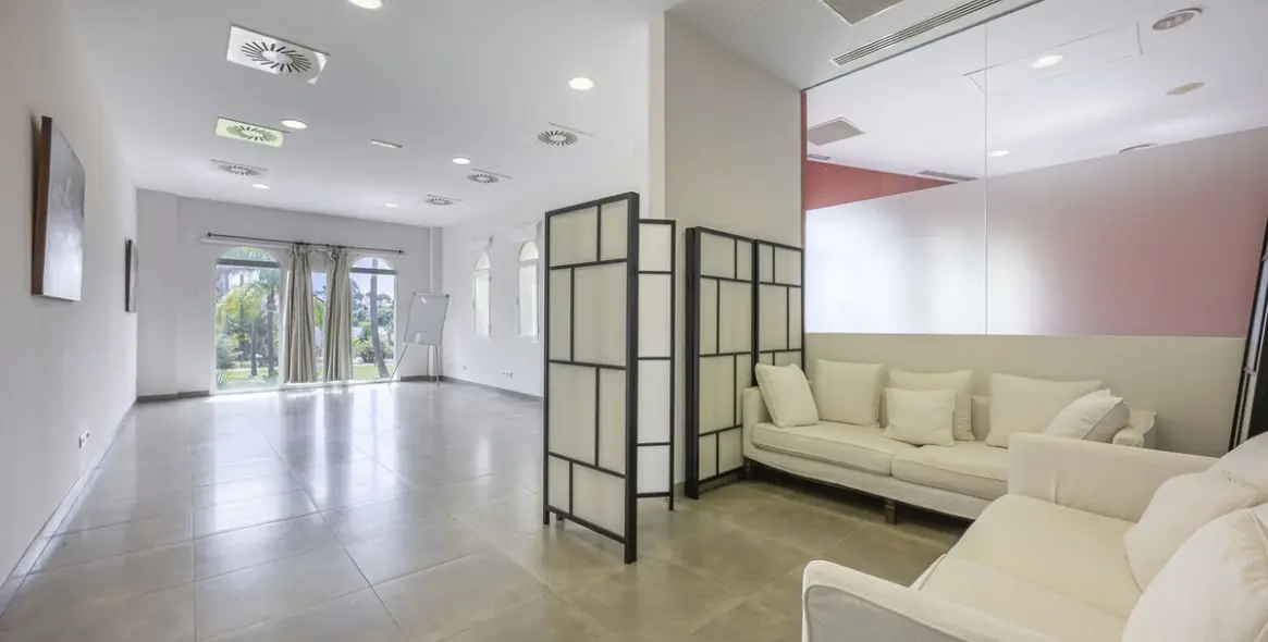 Продажа коммерческого помещения в El Paraiso 16