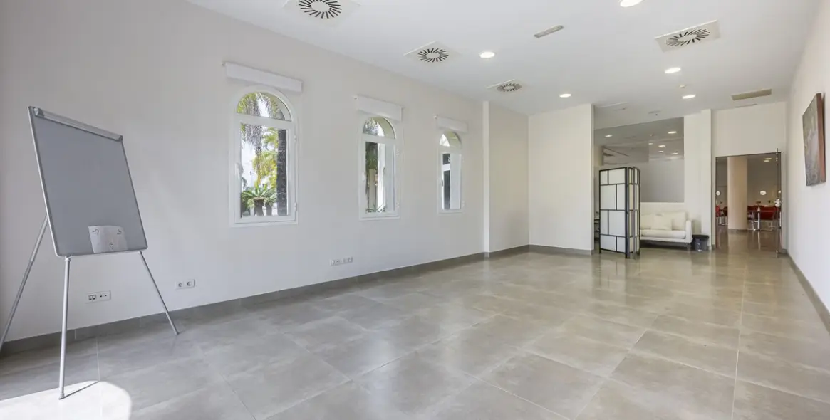 Продажа коммерческого помещения в El Paraiso 17