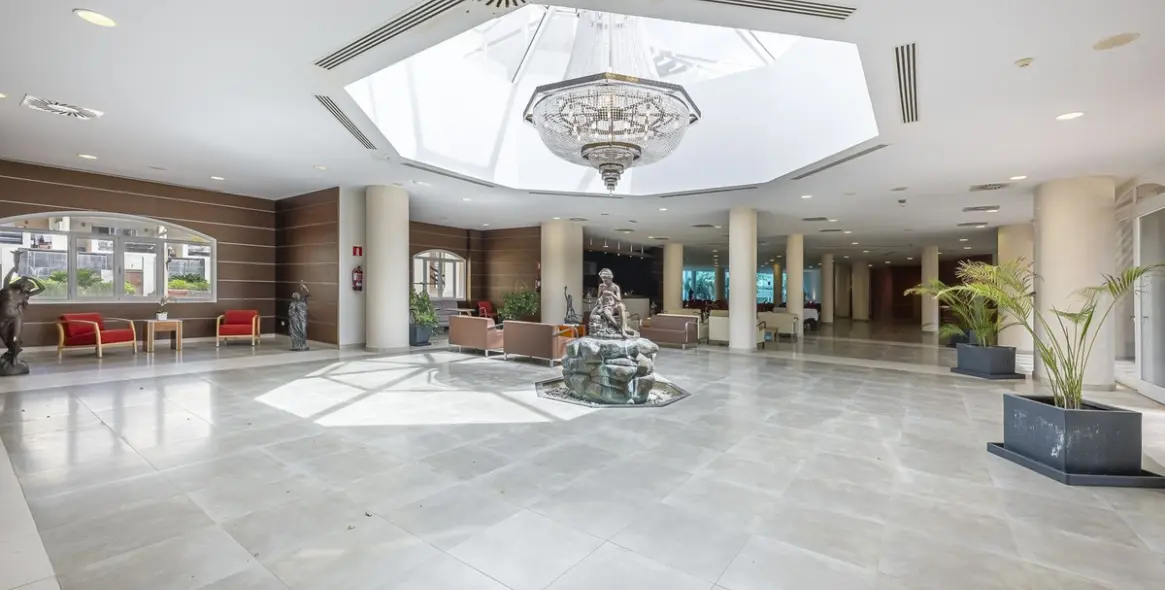 Продажа коммерческого помещения в El Paraiso 18