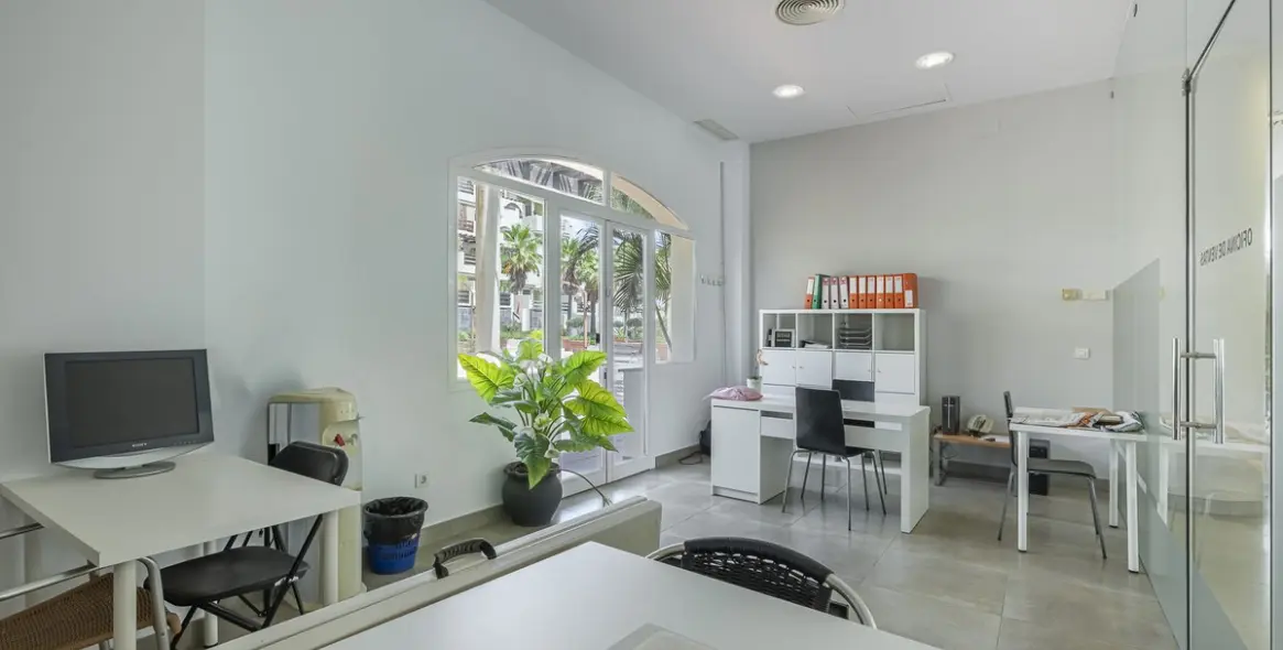 Продажа коммерческого помещения в El Paraiso 23