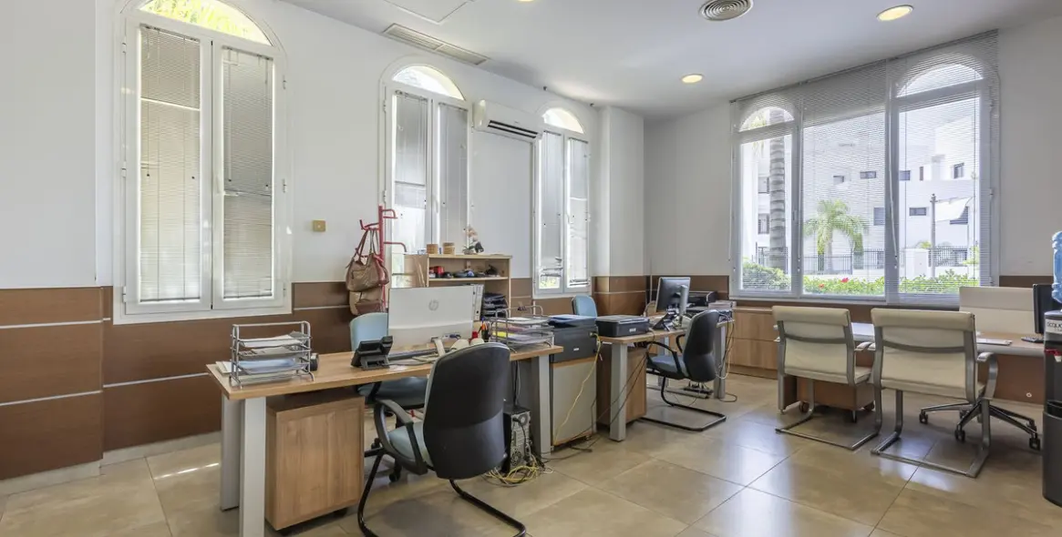Продажа коммерческого помещения в El Paraiso 26
