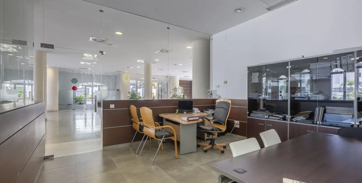 Продажа коммерческого помещения в El Paraiso 28
