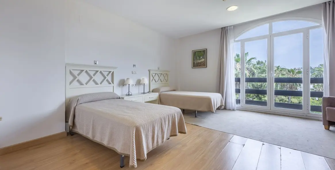 Продажа коммерческого помещения в El Paraiso 39