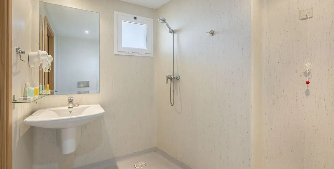 Продажа коммерческого помещения в El Paraiso 44