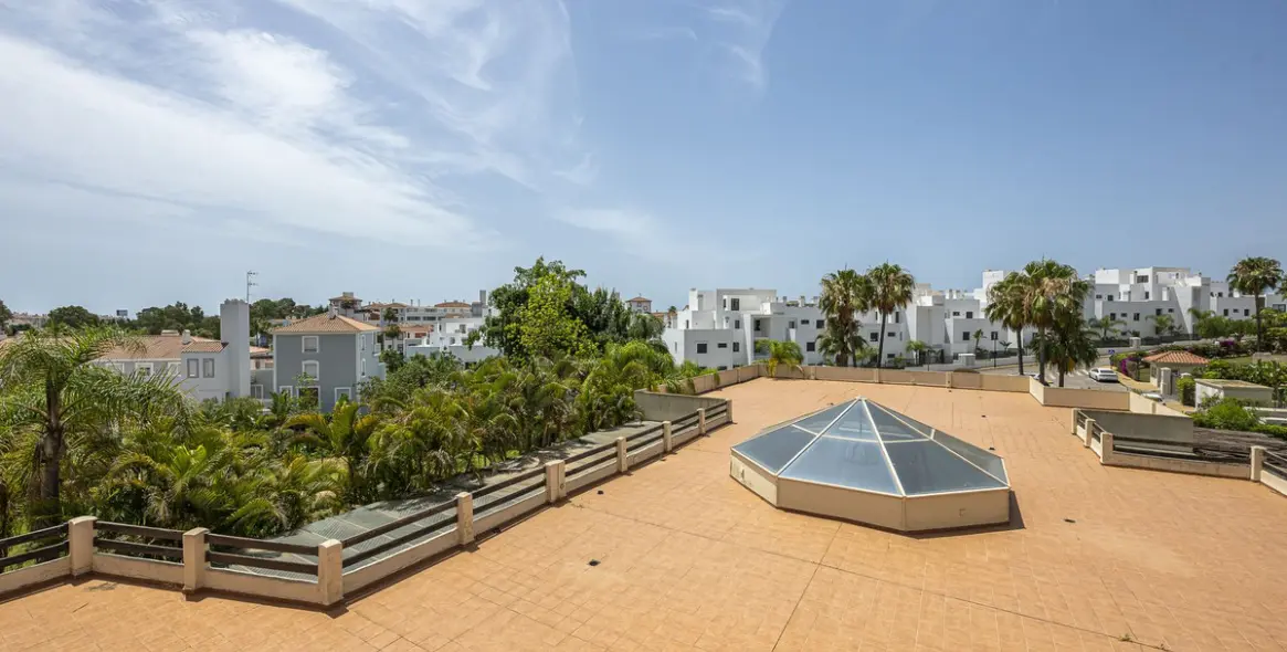 Продажа коммерческого помещения в El Paraiso 52