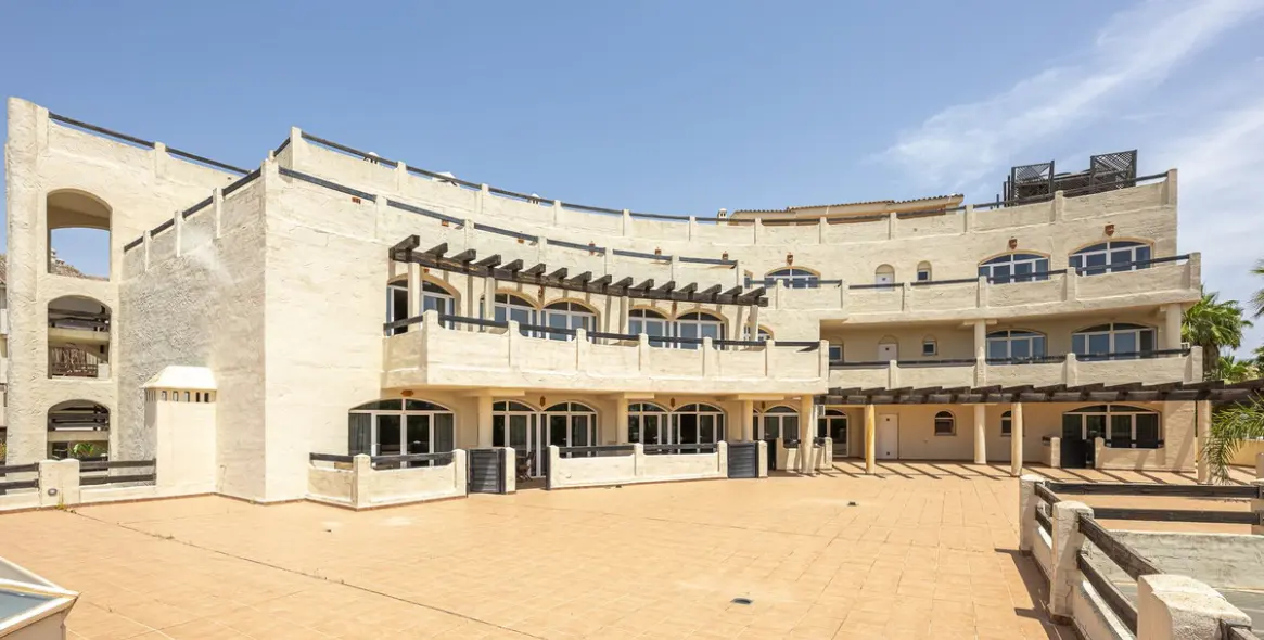 Продажа коммерческого помещения в El Paraiso 59