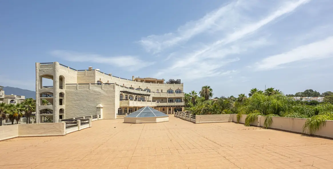 Продажа коммерческого помещения в El Paraiso 60