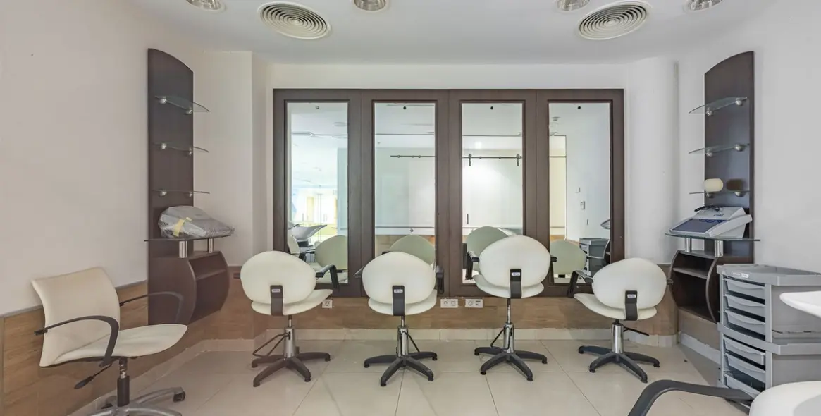 Продажа коммерческого помещения в El Paraiso 61