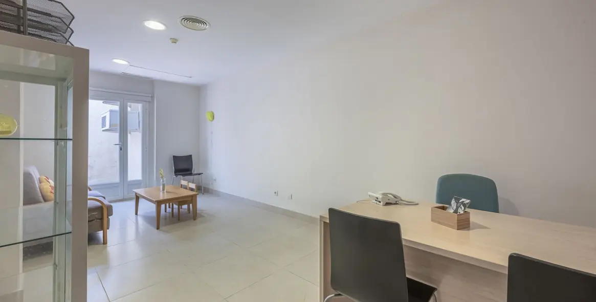 Продажа коммерческого помещения в El Paraiso 71