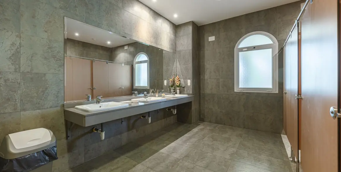 Продажа коммерческого помещения в El Paraiso 75