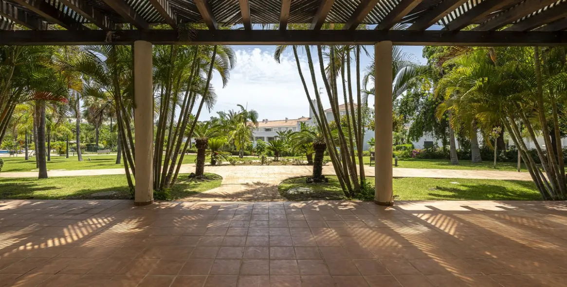 Продажа коммерческого помещения в El Paraiso 79