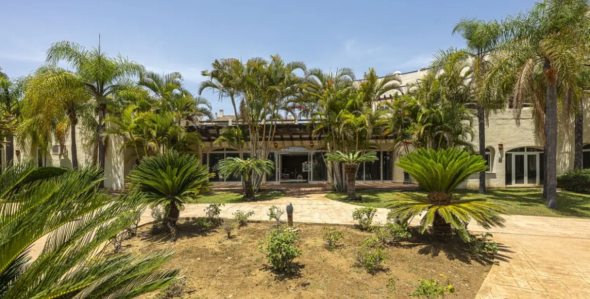 Продажа коммерческого помещения в El Paraiso 82