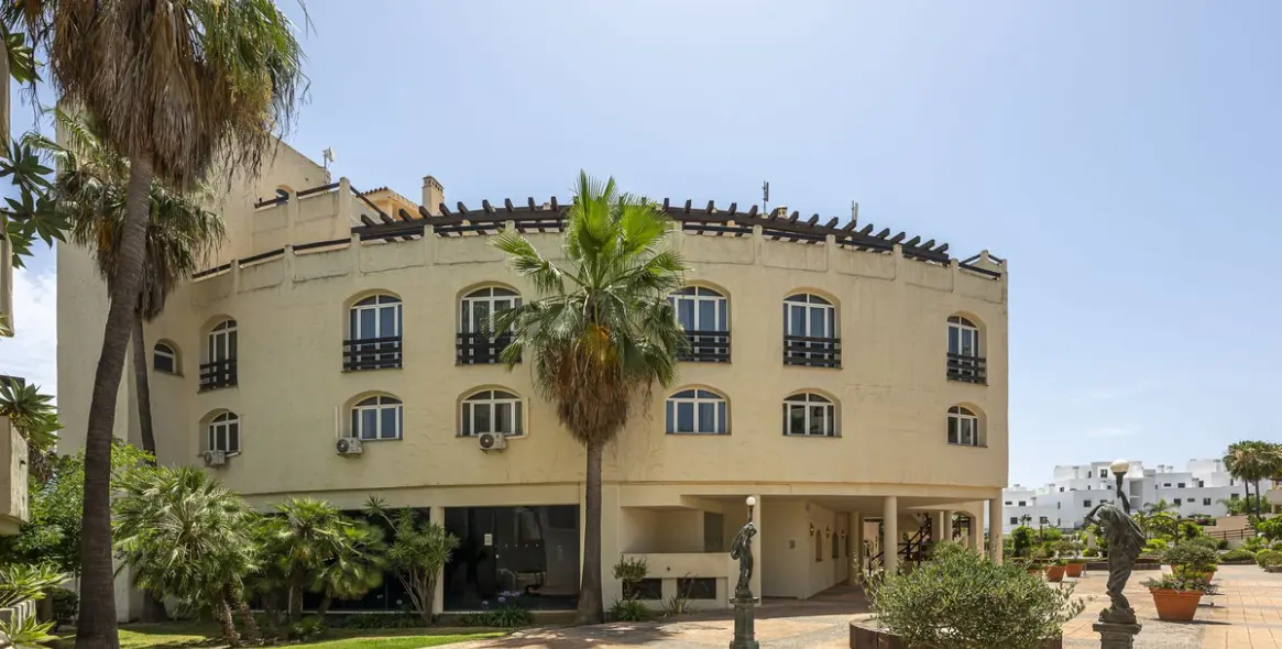 Продажа коммерческого помещения в El Paraiso 85