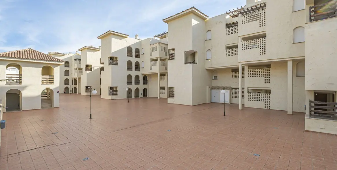 Продажа коммерческого помещения в El Paraiso 92