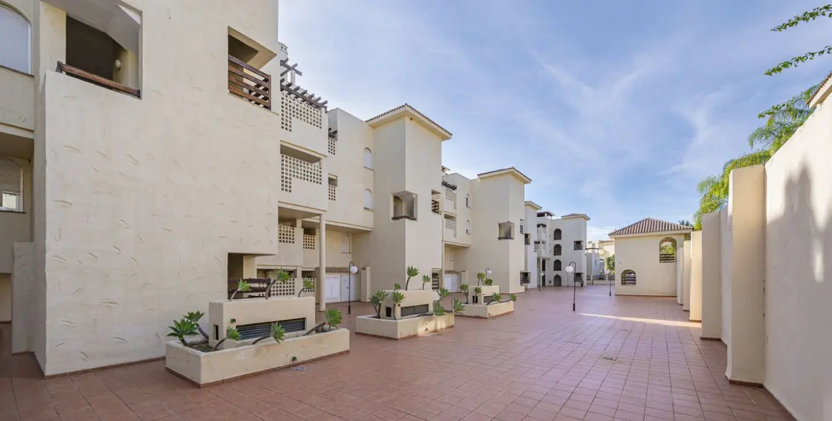 Продажа коммерческого помещения в El Paraiso 93