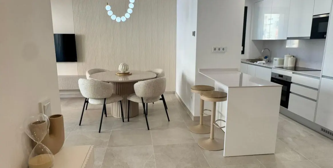 Alquiler a largo plazo de apartamento en planta baja en Estepona 1