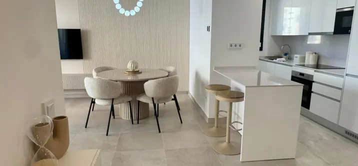 Alquiler a largo plazo de apartamento en planta baja en Estepona 0