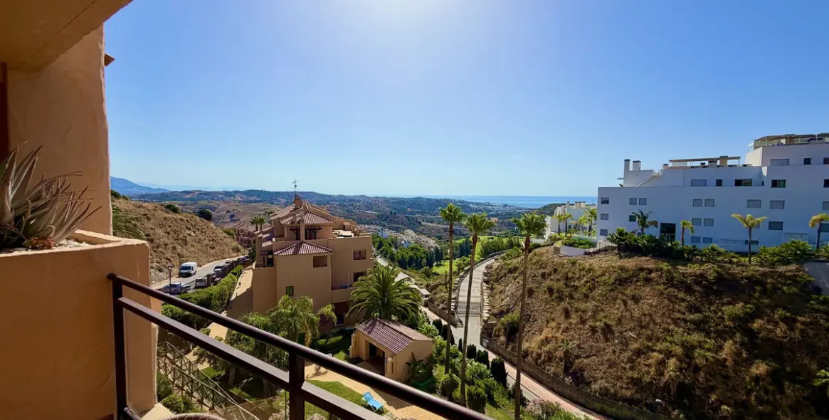 Long-term rent of middle floor apartment in Calanova Golf 2