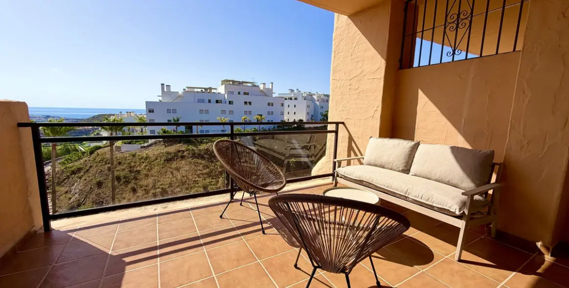 Long-term rent of middle floor apartment in Calanova Golf 4
