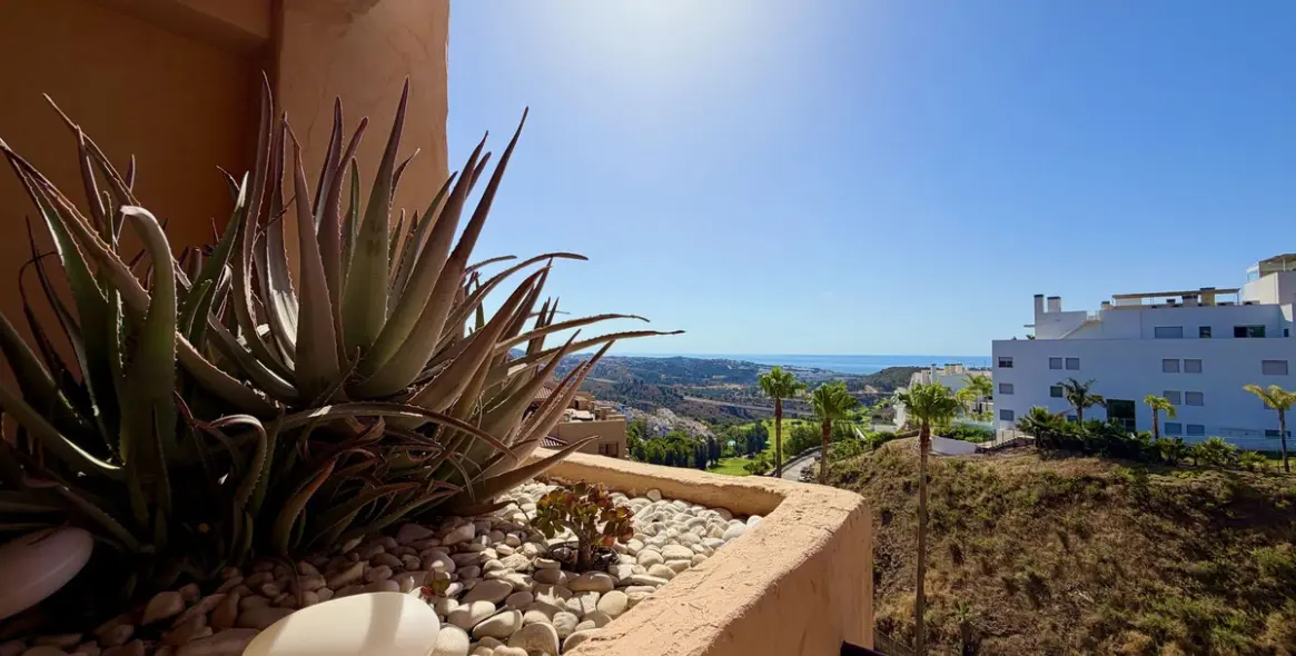 Long-term rent of middle floor apartment in Calanova Golf 8