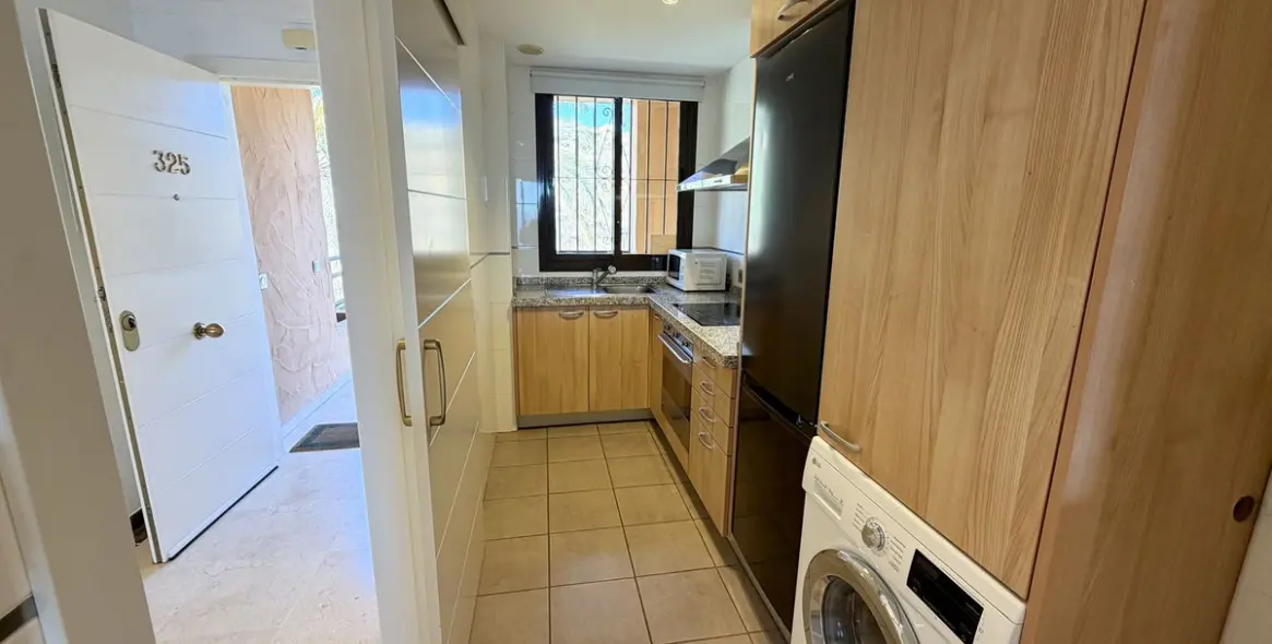 Long-term rent of middle floor apartment in Calanova Golf 14