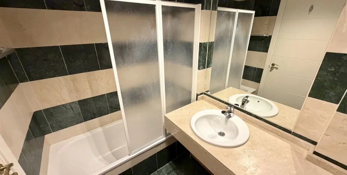 Long-term rent of middle floor apartment in Calanova Golf 19