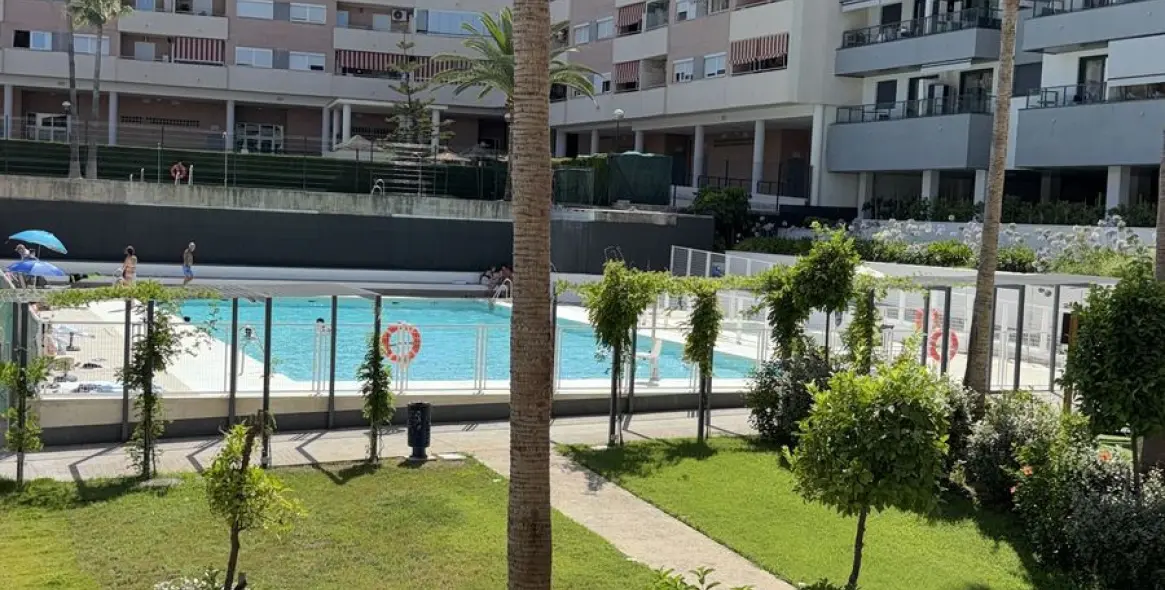Sale of middle floor apartment in Las Lagunas 1