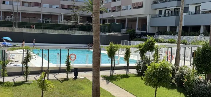 Sale of middle floor apartment in Las Lagunas 0