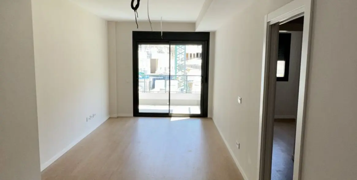 Sale of middle floor apartment in Las Lagunas 8