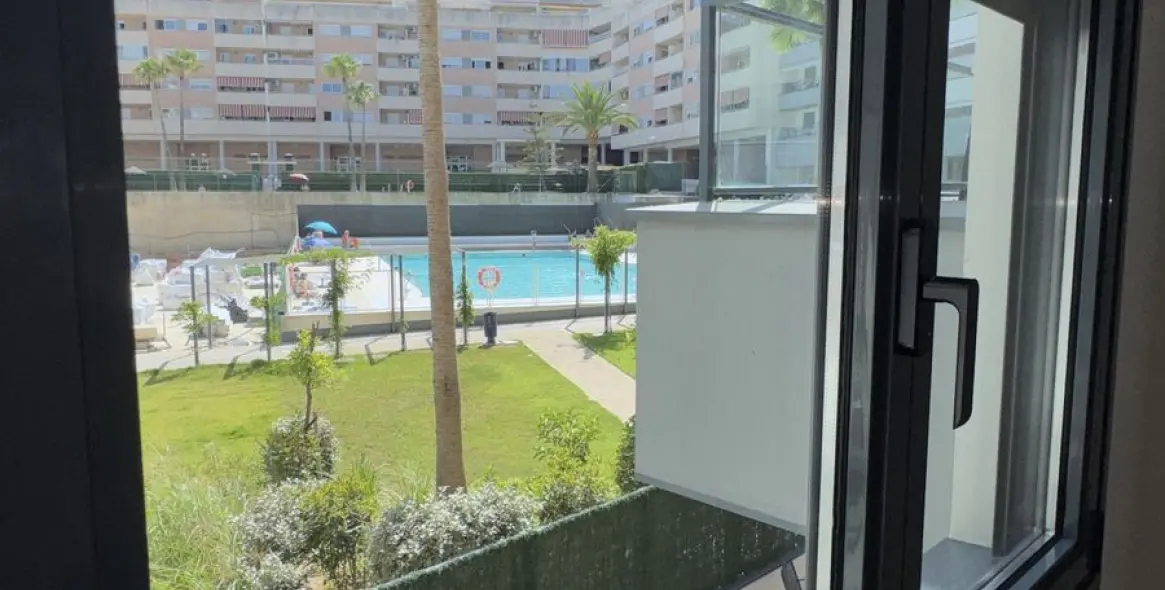Sale of middle floor apartment in Las Lagunas 9