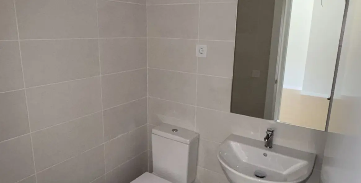 Sale of middle floor apartment in Las Lagunas 10